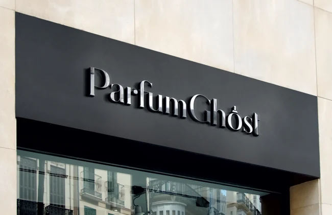 Presencia en fachada — Parfum Ghost