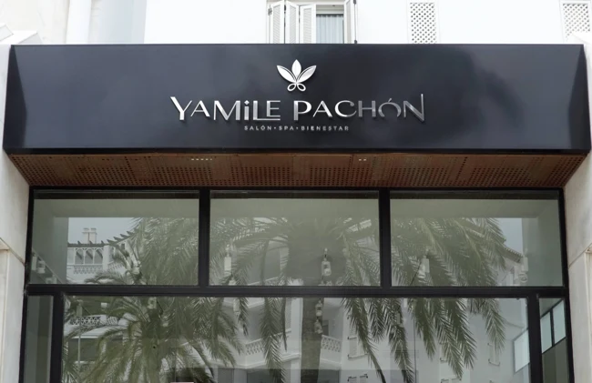 Presencia en fachada — Yamile Pachón